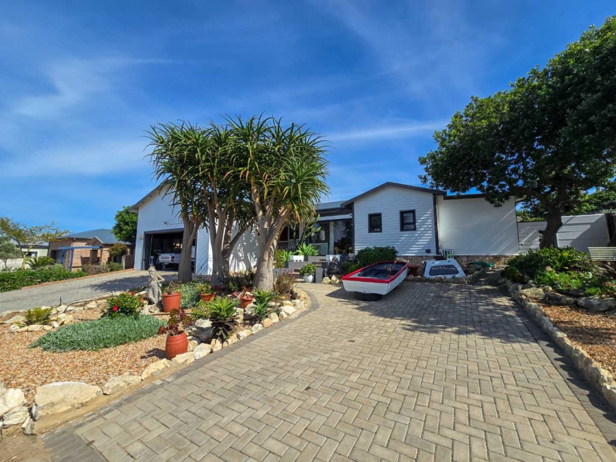 3 Bedroom Property for Sale in Stilbaai Wes Western Cape